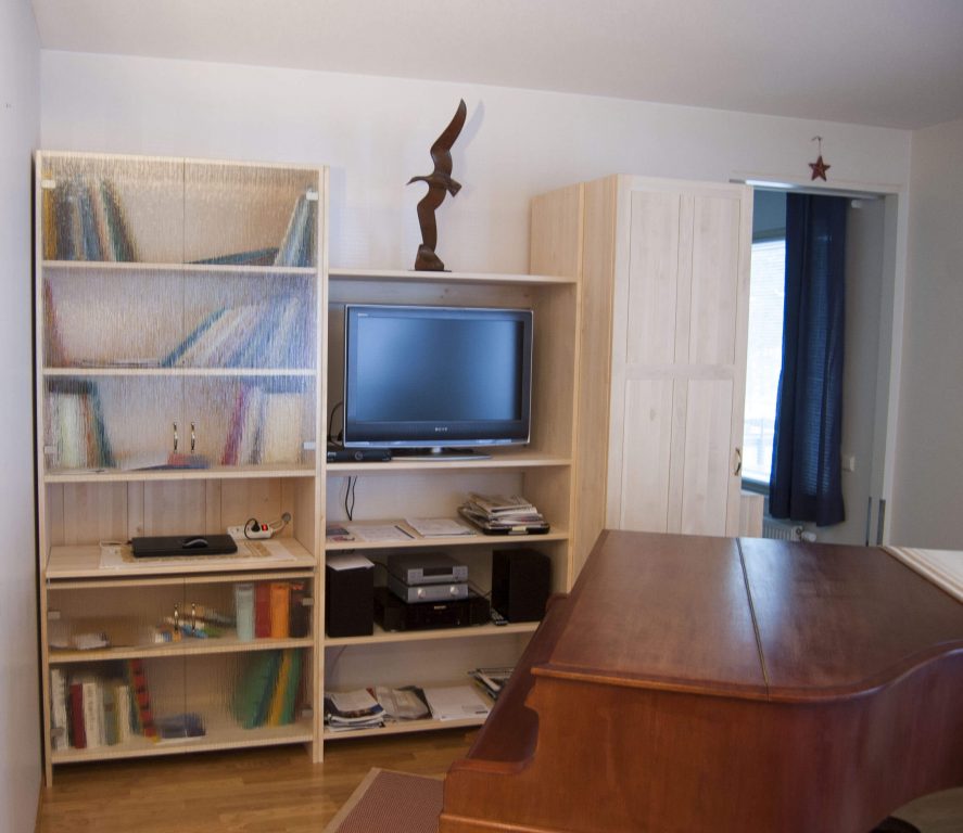 Wall-to-wall closet